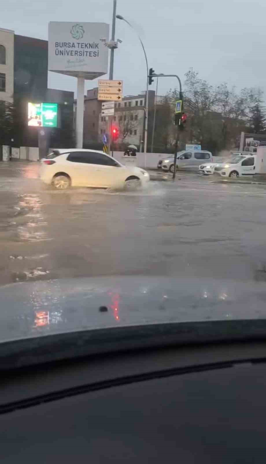 Bursa’da fırtına sonrası ilginç görüntüler kameraya yansıdı
