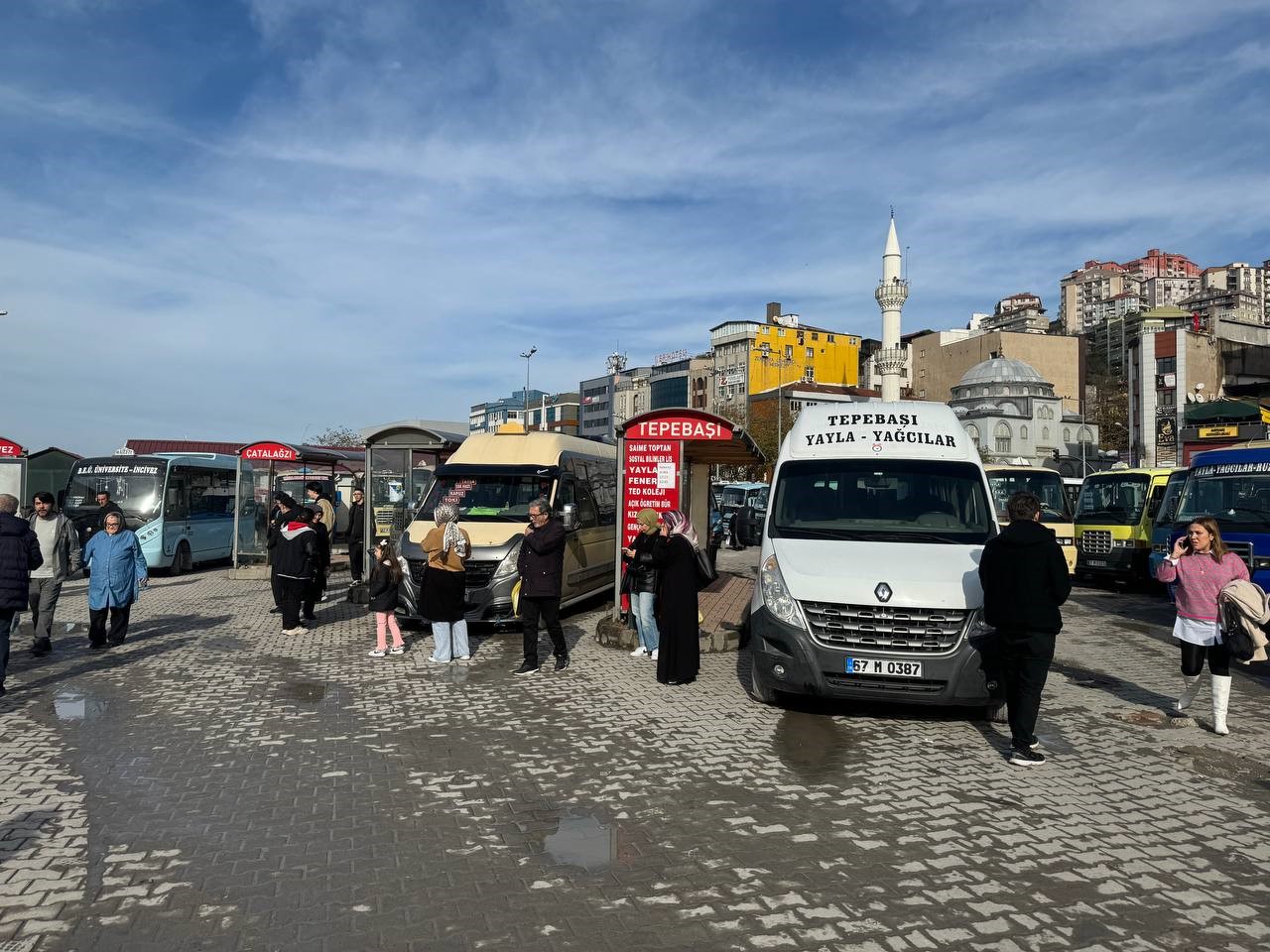 Zonguldak Belediyesi’nin rüsum ücretlerine yaptığı zam esnafa kontak kapattırdı