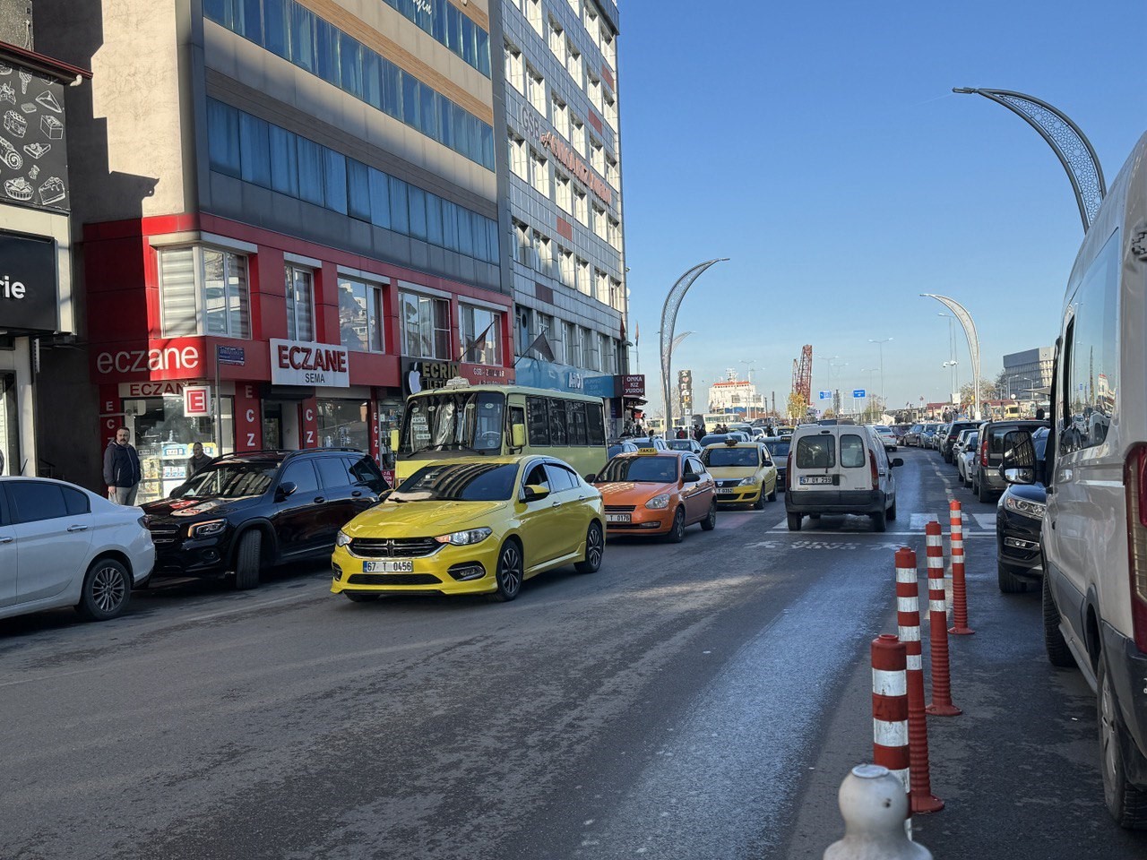 Zonguldak Belediyesi’nin rüsum ücretlerine yaptığı zam esnafa kontak kapattırdı
