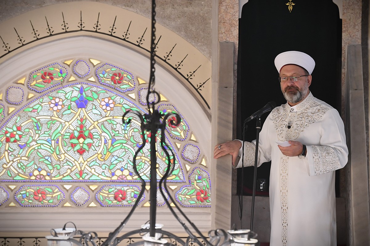 Diyanet İşleri Başkanı Ali Erbaş: &quot;Karakterimizin gelişmesinde aileden sonra en önemli rolü öğretmenlerimiz üstlenmektedir&quot;