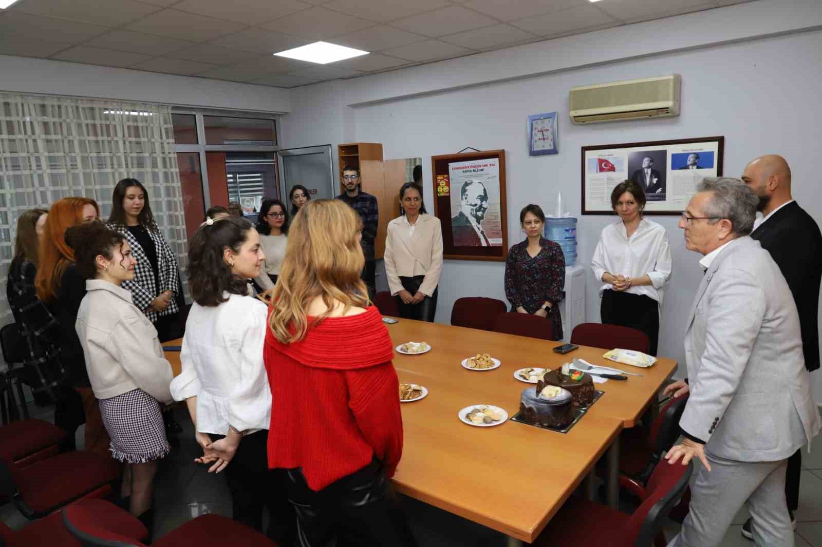 Başkan Tetik Öğretmenler Gününü’nü kutladı
