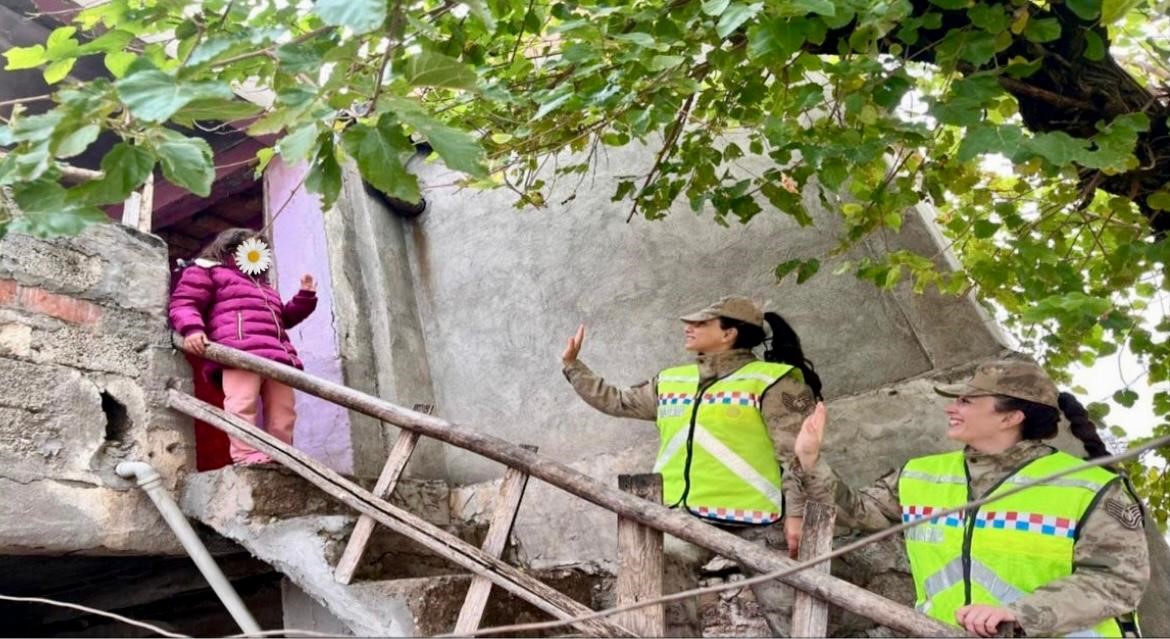 Siirt&rsquo;te jandarma 50 &ouml;ğrencinin okul ihtiyacını karşıladı
