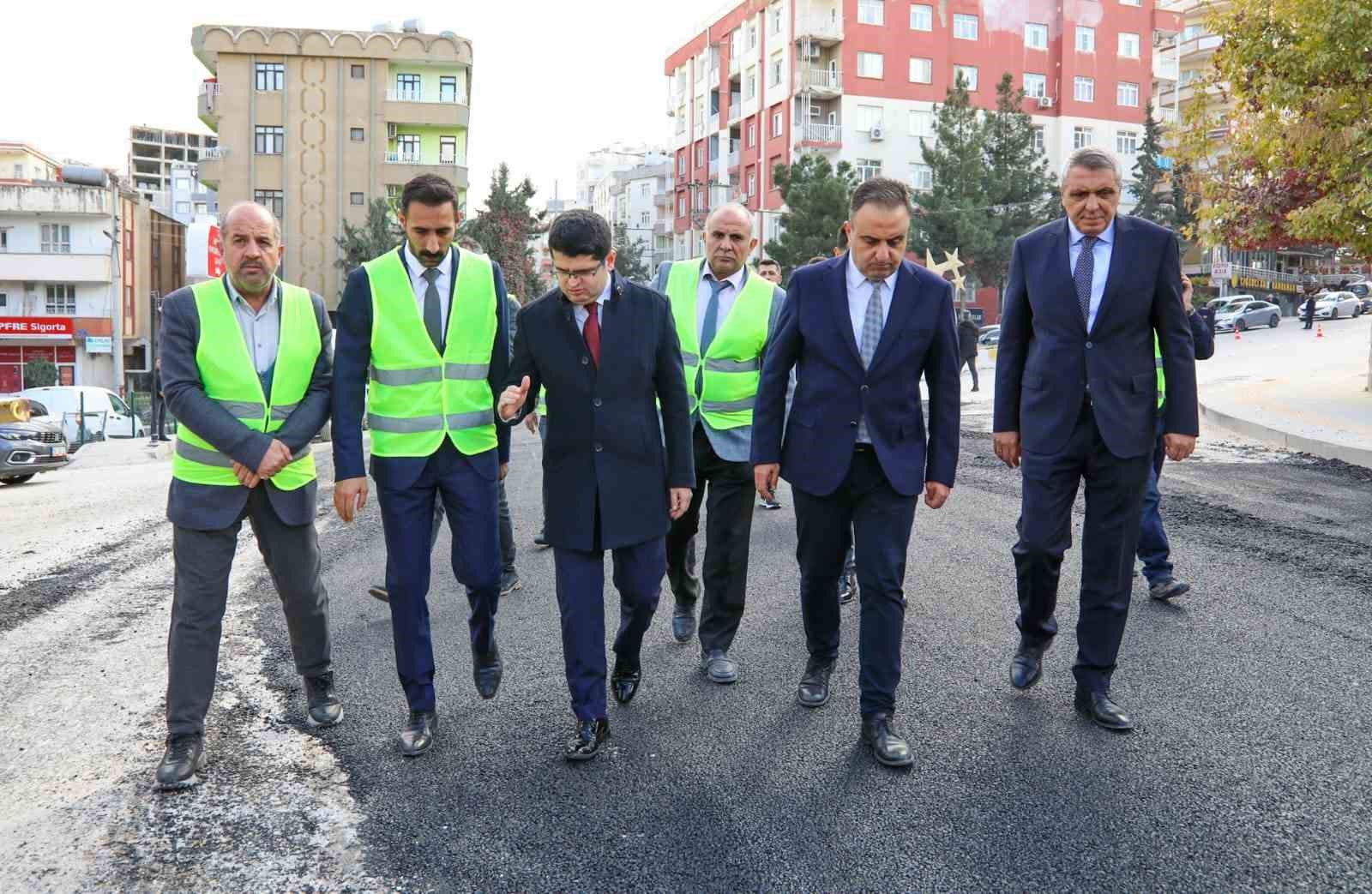 Mardin B&uuml;y&uuml;kşehir Belediyesinden yol bakım ve onarım &ccedil;alışmaları

