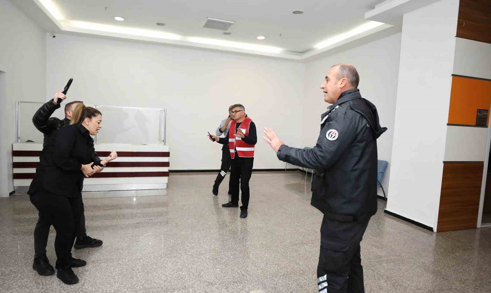 GA&Uuml;N&rsquo;de gri kod tatbikatı ger&ccedil;eği aratmadı
