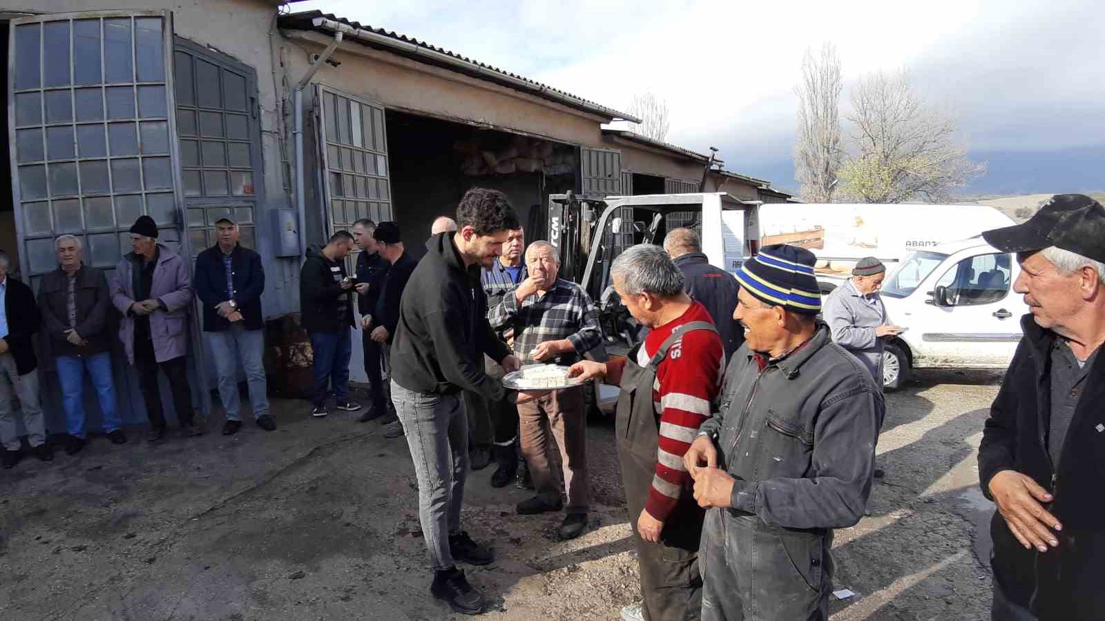&Uuml;reticilere &ouml;zel indirim yaptılar: Vatandaş akın etti
