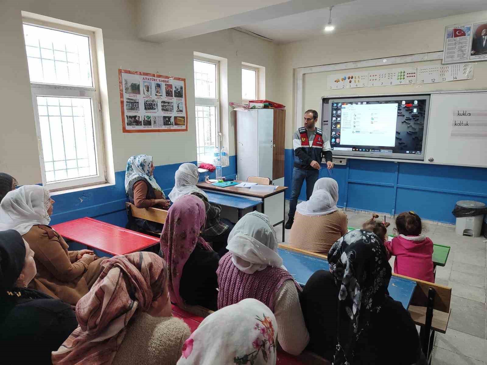 Batman&rsquo;da &rsquo;En iyi narkotik polisi, anne projesi&rsquo; eğitim ve bilin&ccedil;lendirme semineri ger&ccedil;ekleştirildi
