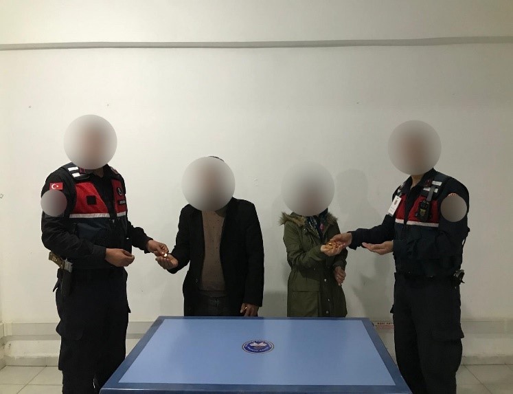 250 bin liralık takı &ccedil;alan hırsız 55 kameranın izlenmesi sonucu yakalandı
