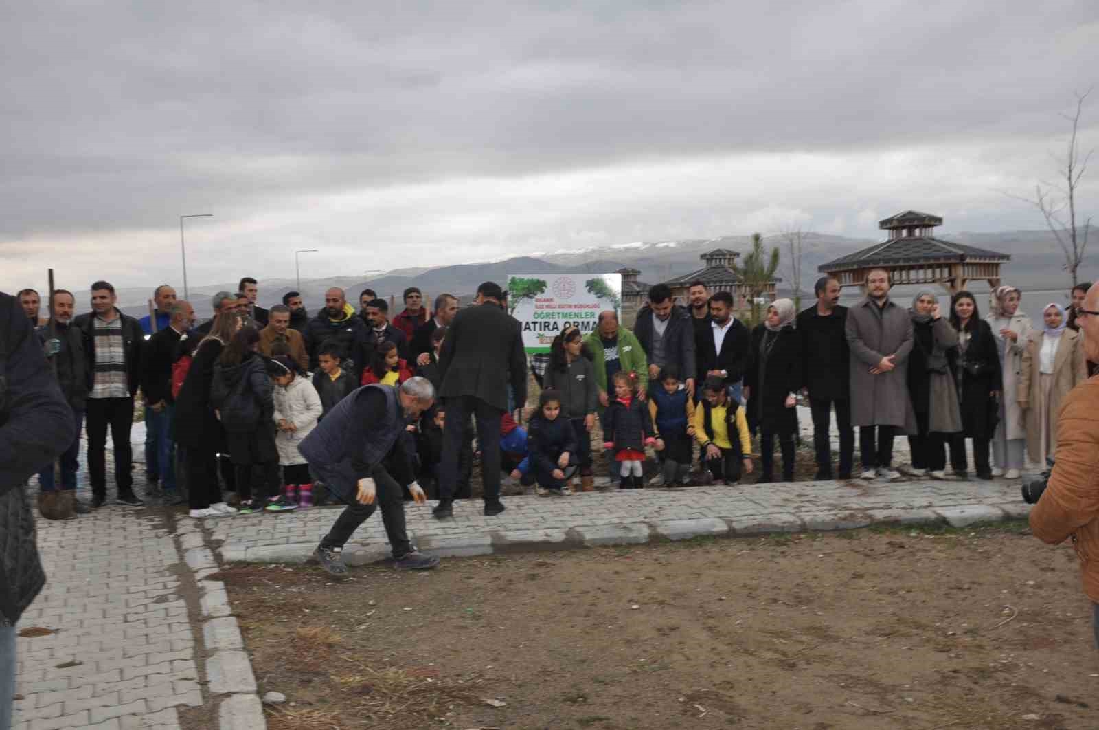 Bulanık&rsquo;ta &lsquo;&Ouml;ğretmenler Hatıra Ormanı&rsquo; oluşturuldu

