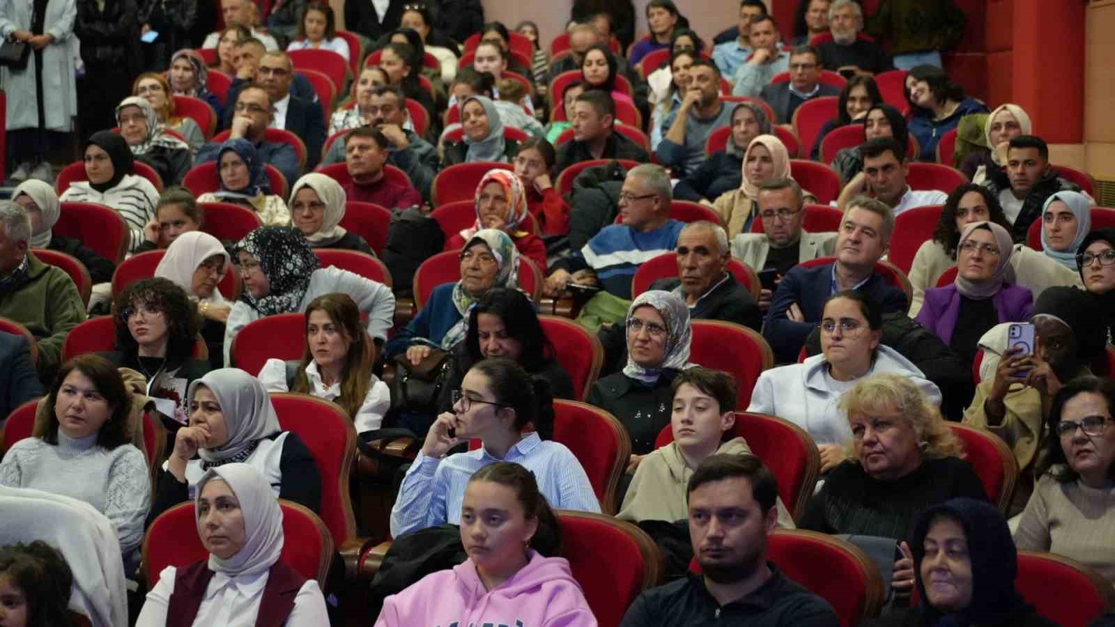 Tıp &ouml;ğrencileri &ouml;nl&uuml;klerini giydi
