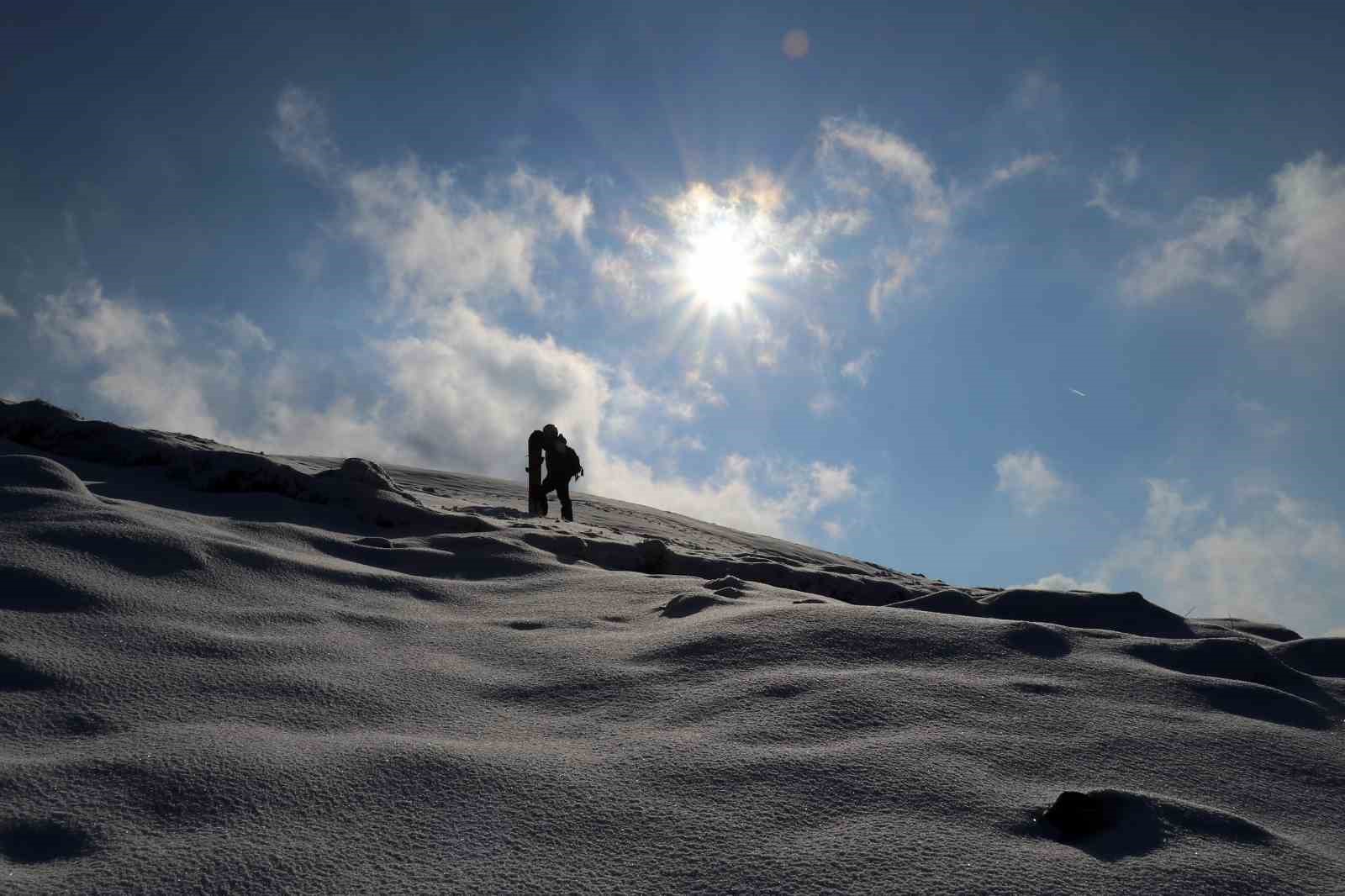 Zigana’nın zirvelerinde snowboard keyfi
