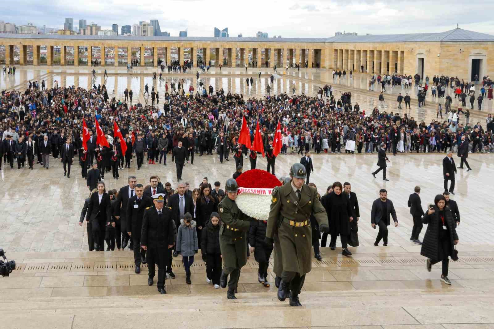 ’24 Kasım’ öncesi Başöğretmen Atatürk’e anlamlı ziyaret
