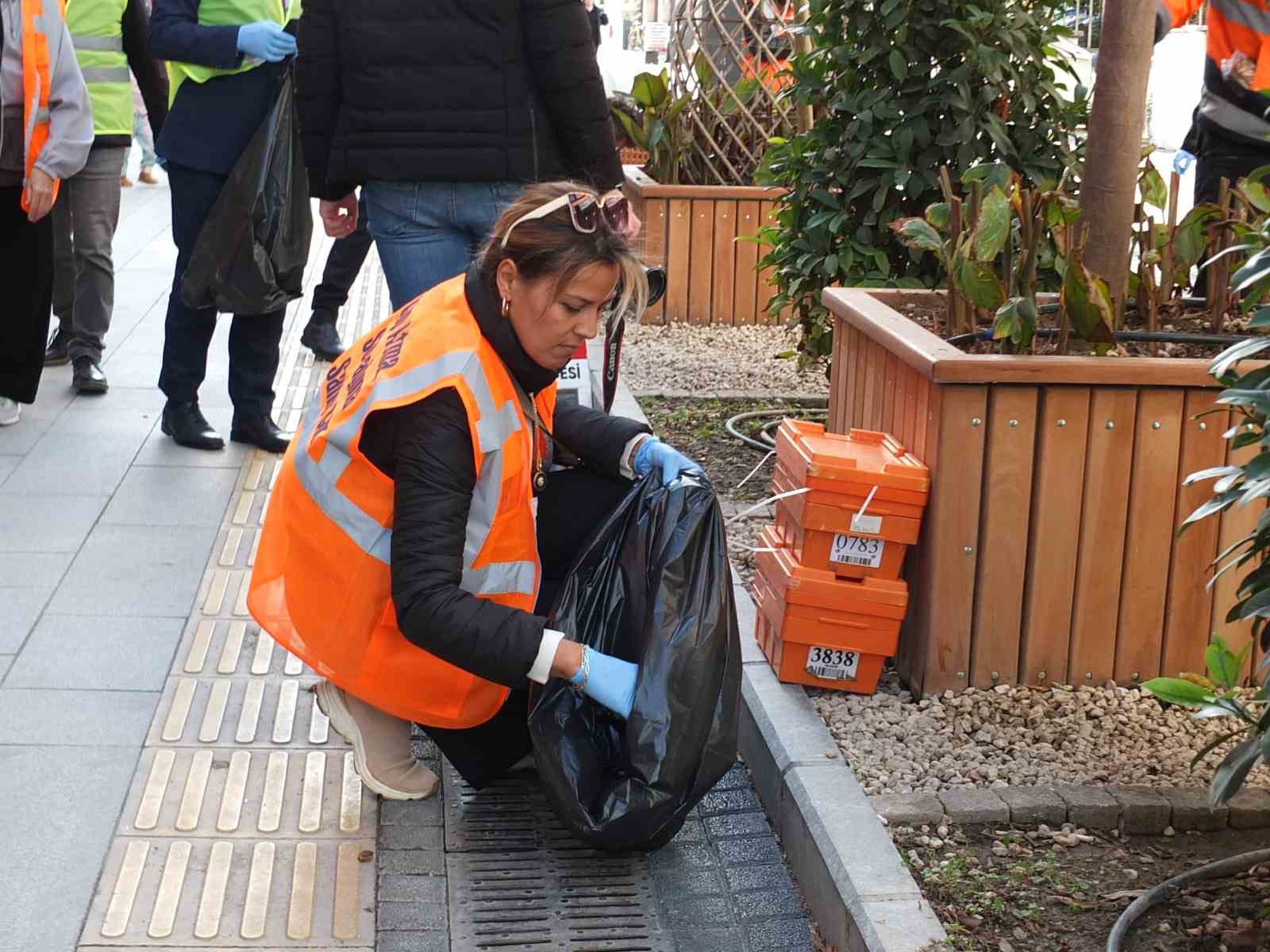 Balıkesir’de yere çöp atana ceza
