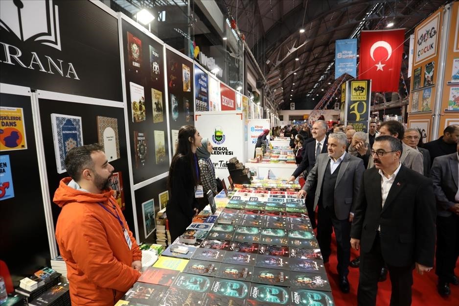 İnegöl Belediyesi 8. Kitap Fuarı başladı
