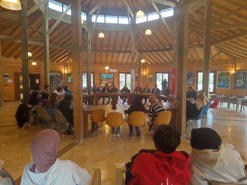 Gediz gen&ccedil;lik merkezi kurs alanları incelendi
