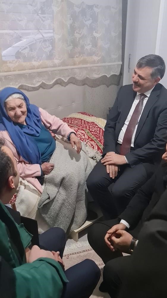 Erzurum&rsquo;un asırlık ninesi son yolculuğuna uğurlandı
