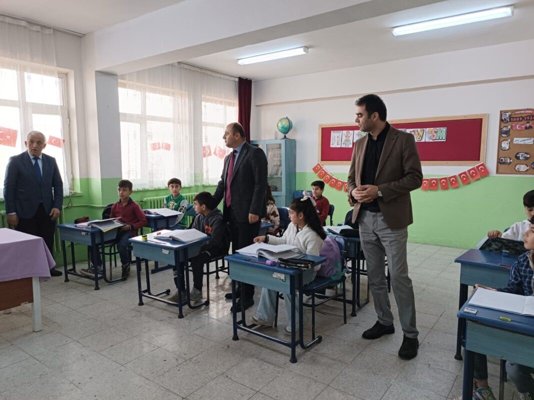 Taşova Milli Eğitim M&uuml;d&uuml;r&uuml; T&uuml;mer: &ldquo;Her okul bizim i&ccedil;in değerli&rdquo;
