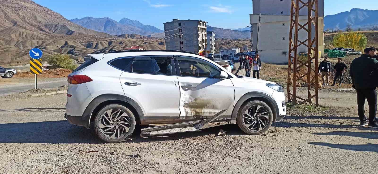 Derecik&rsquo;te motosiklet otomobile &ccedil;arptı: 1 yaralı
