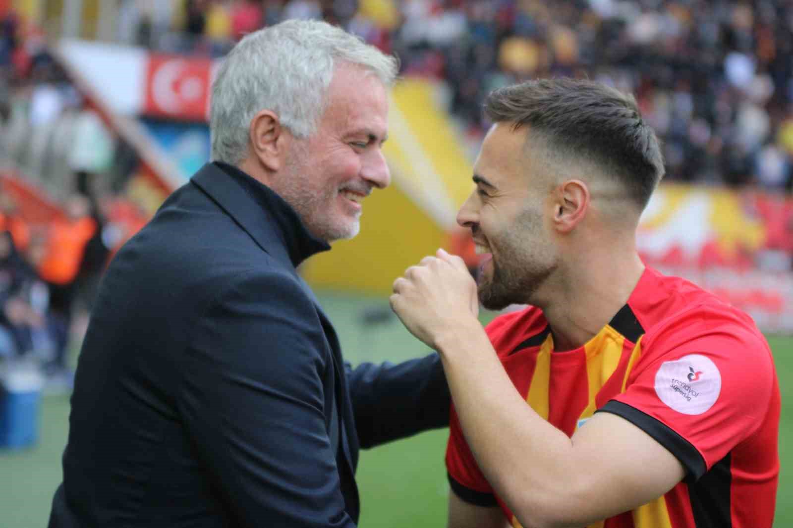 Trendyol Süper Lig: Kayserispor: 0 - Fenerbahçe: 2 (Maç devam ediyor)