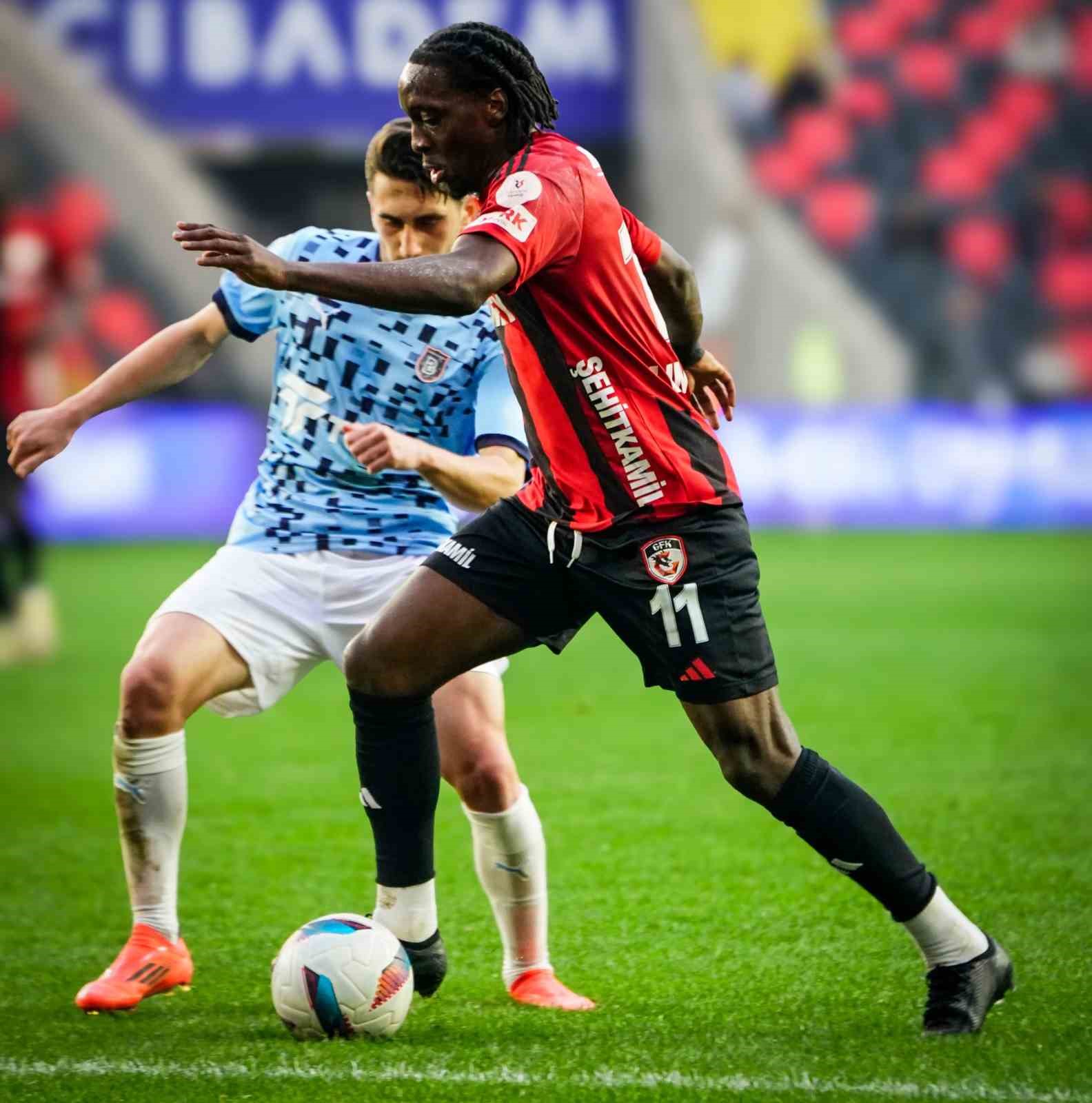 Trendyol S&uuml;per Lig: Gaziantep FK: 2 -  Başakşehir: 0 (İlk yarı)
