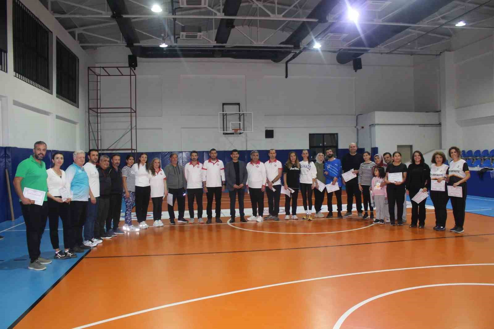 Köyceğiz’de öğretmenler Floorcurling turnuvasında yarıştı