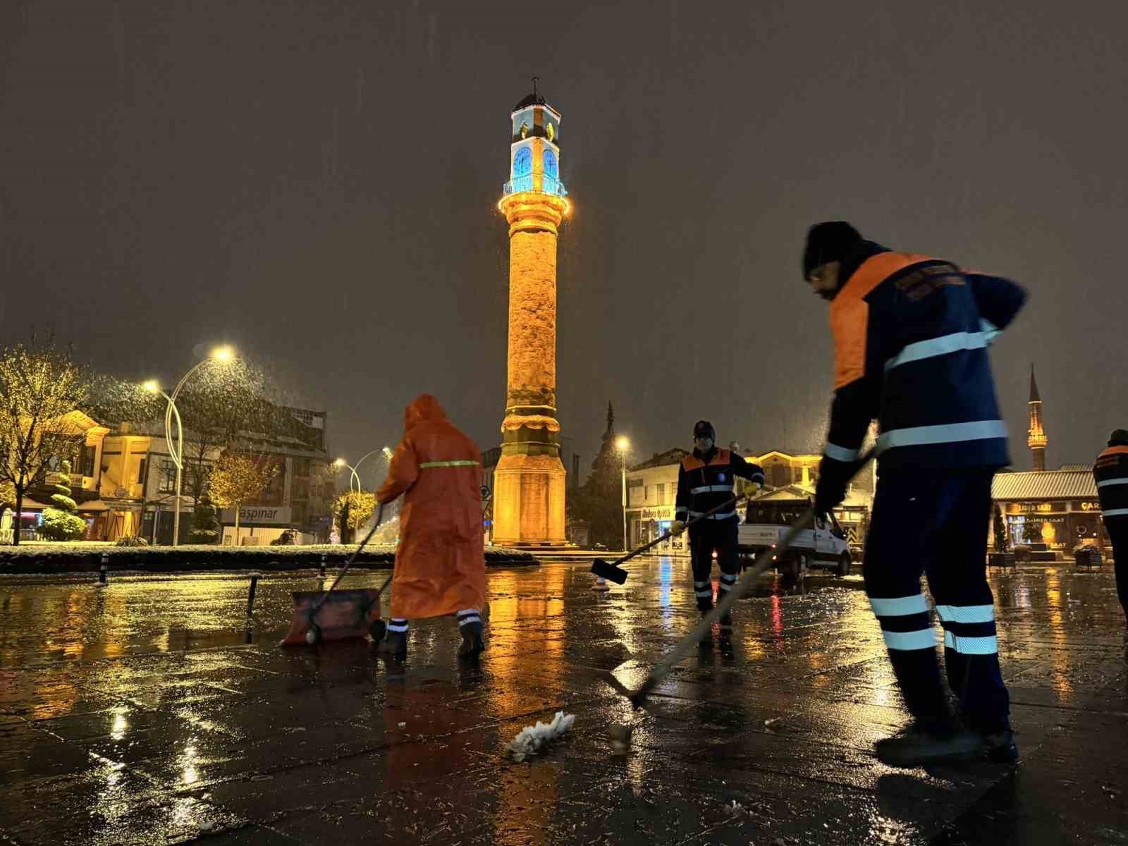 Çorum Belediyesi’nden kar mesaisi