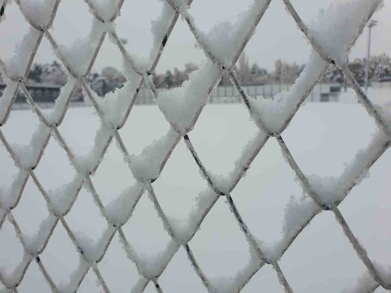 Kayseri’de amatör maçlara kar engeli