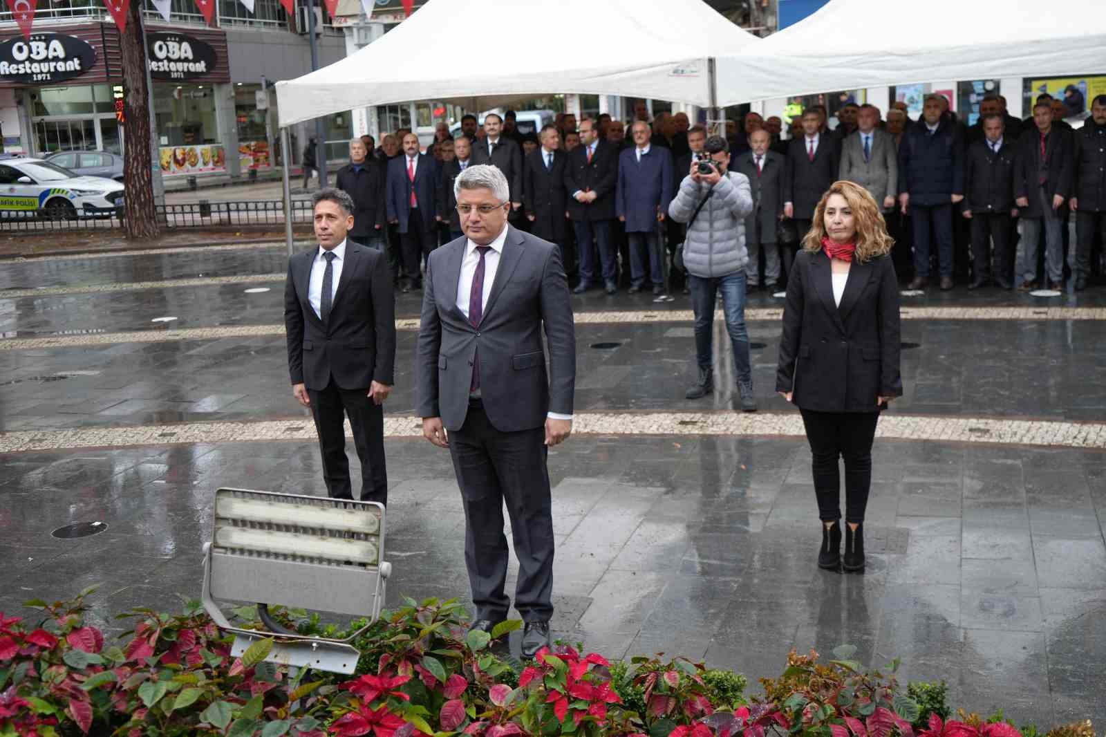 Samsun’da Öğretmenler Günü törenle kutlandı
