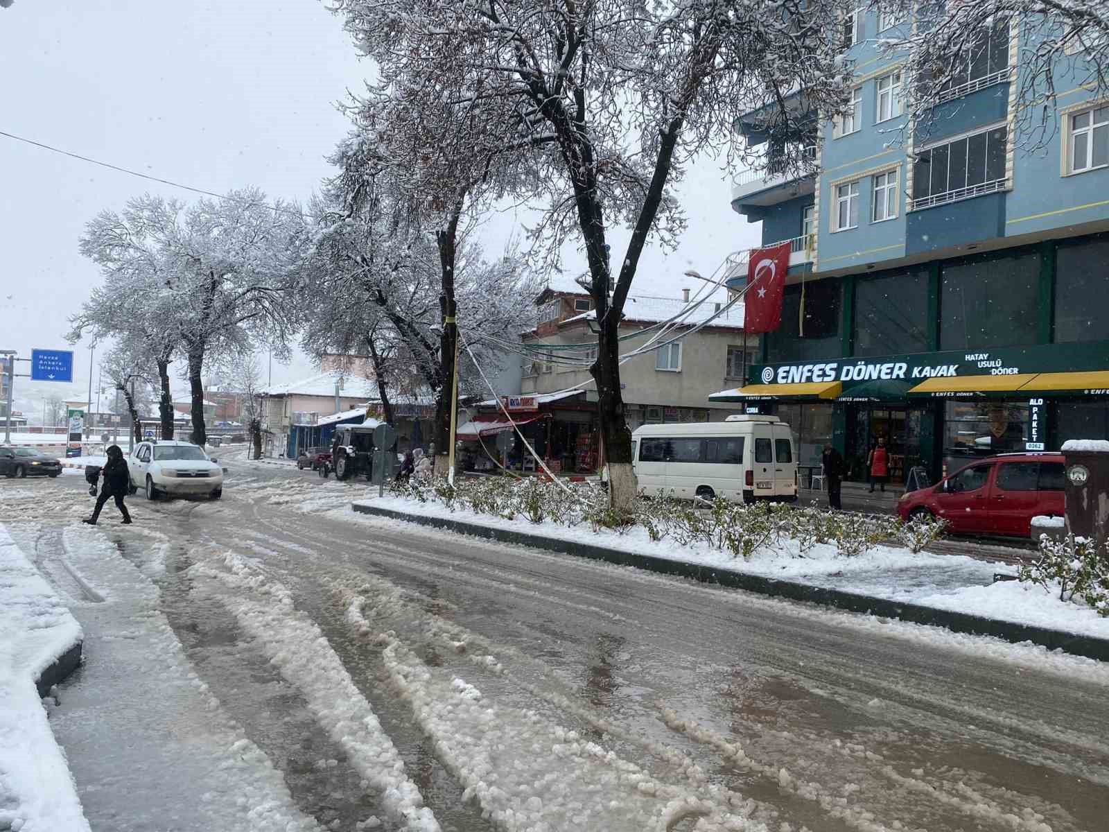 Kavak, beyaz gelinliğini giydi
