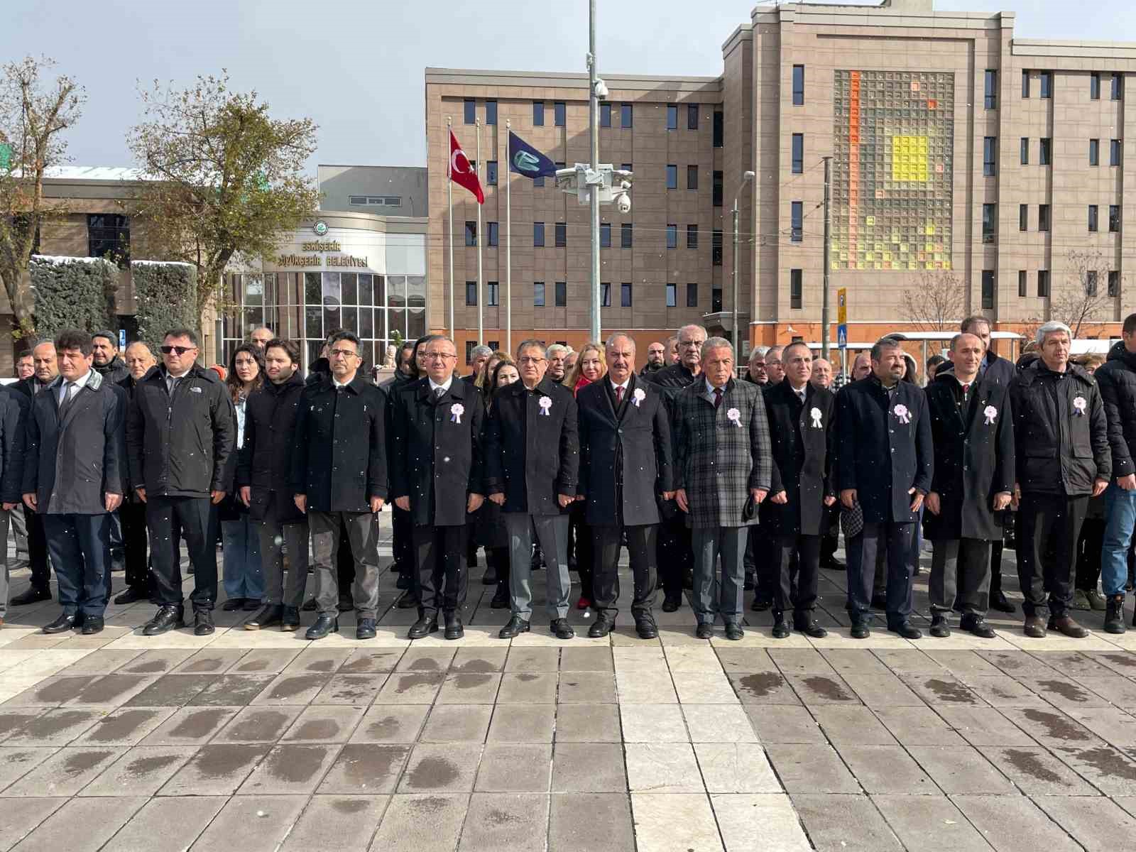 Öğretmenler Günü için çelenk sunma töreni yapıldı