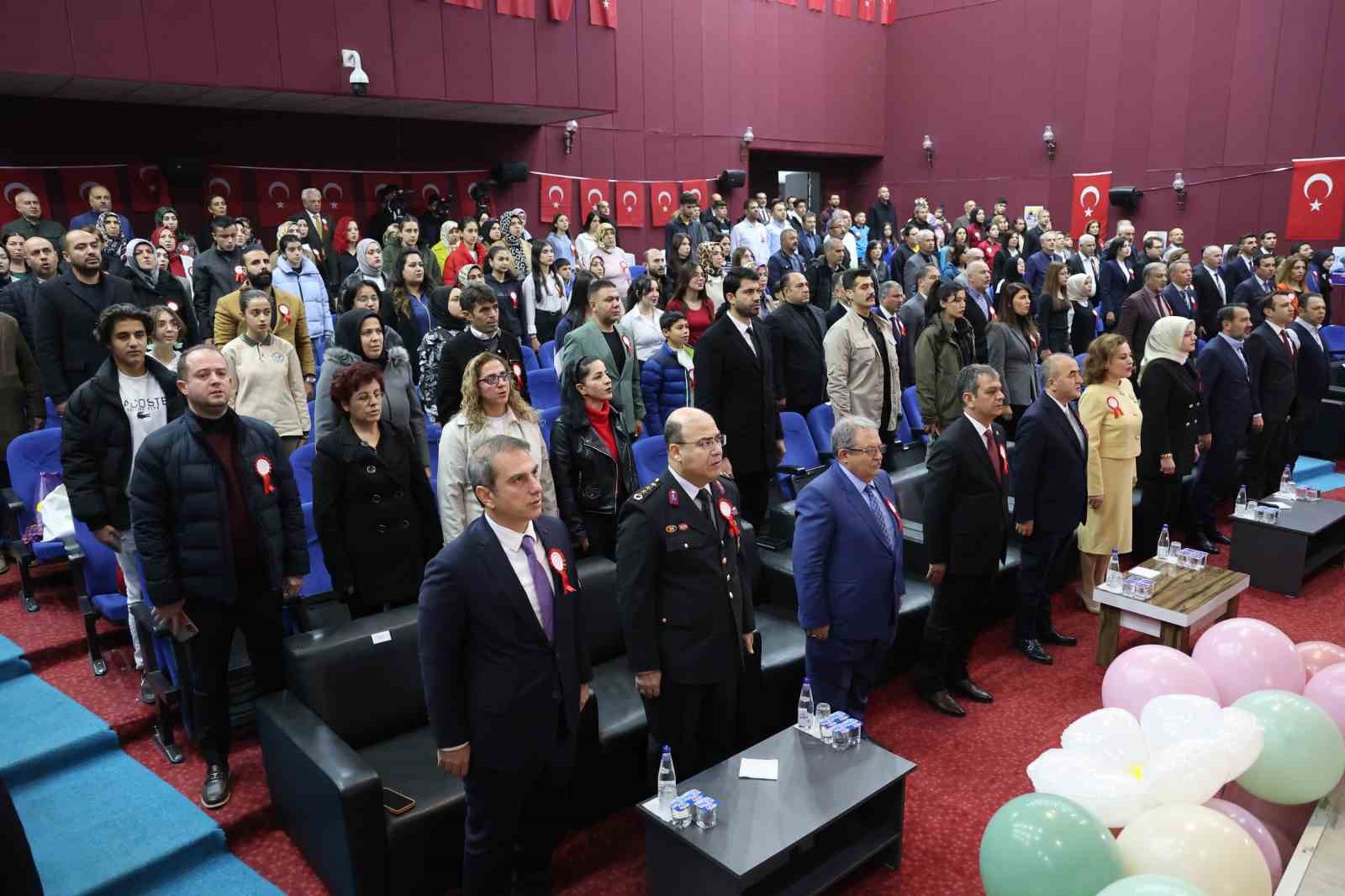 Elazığ’da Öğretmenler Günü  kutlandı
