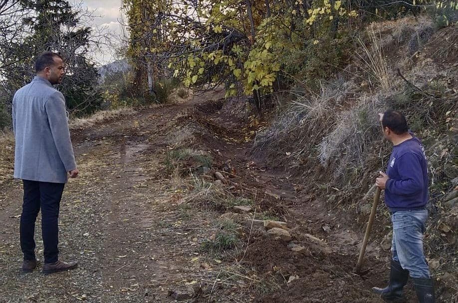 Karacasu’da göletleri besleyen kanallar temizlendi