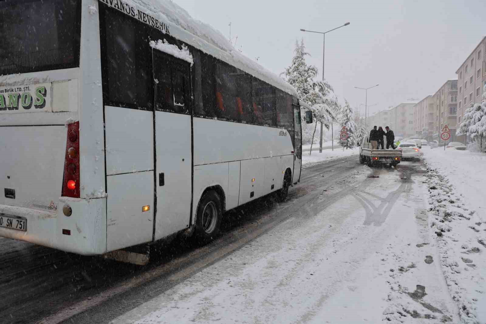 Yolda kalan araçlara Türk usulü kurtarma
