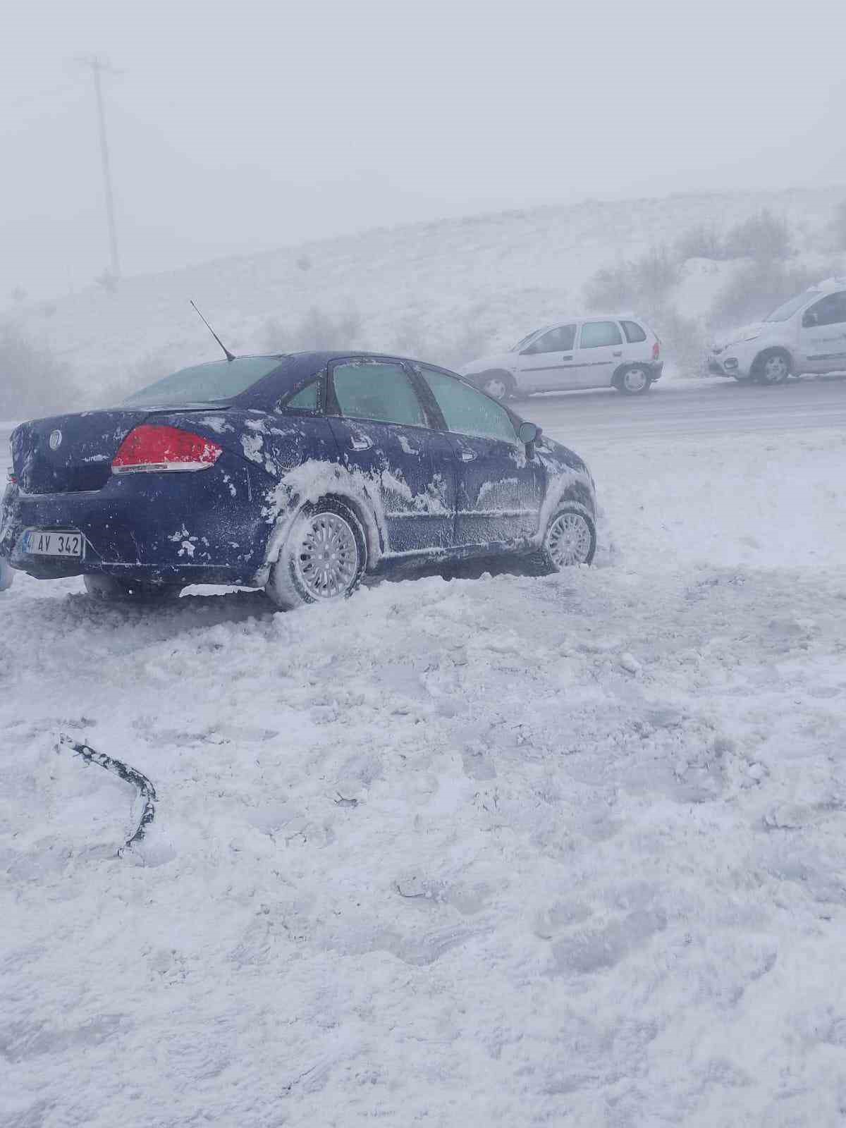 Kırşehir’de kar yağışı kazalara neden oldu
