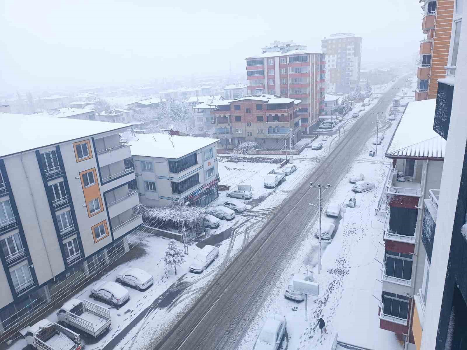 Kahramanmaraş’ta sağanak ve kar yağışı etkili oldu
