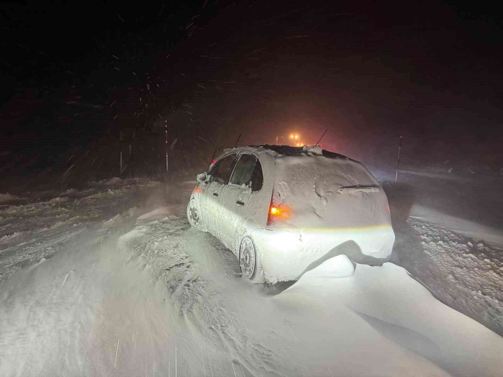 Malatya-Kayseri karayolunda çok sayıda araç mahsur kaldı
