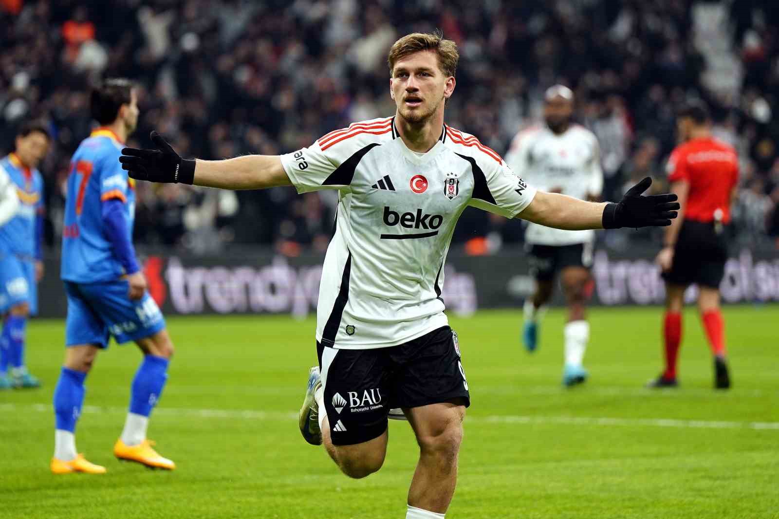 Trendyol Süper Lig: Beşiktaş: 2 - Göztepe: 1 (Maç devam ediyor)
