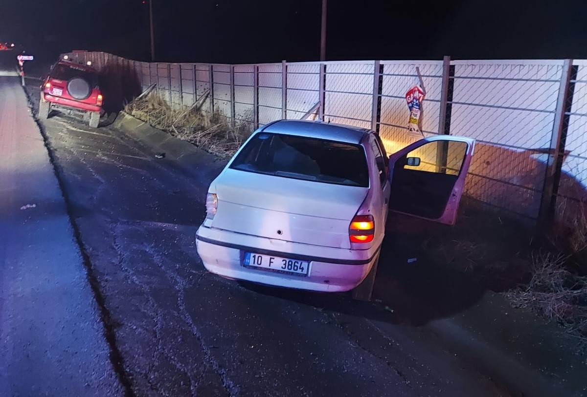 Balıkesir-Bursa karayolunda trafik kazası: 2 yaralı
