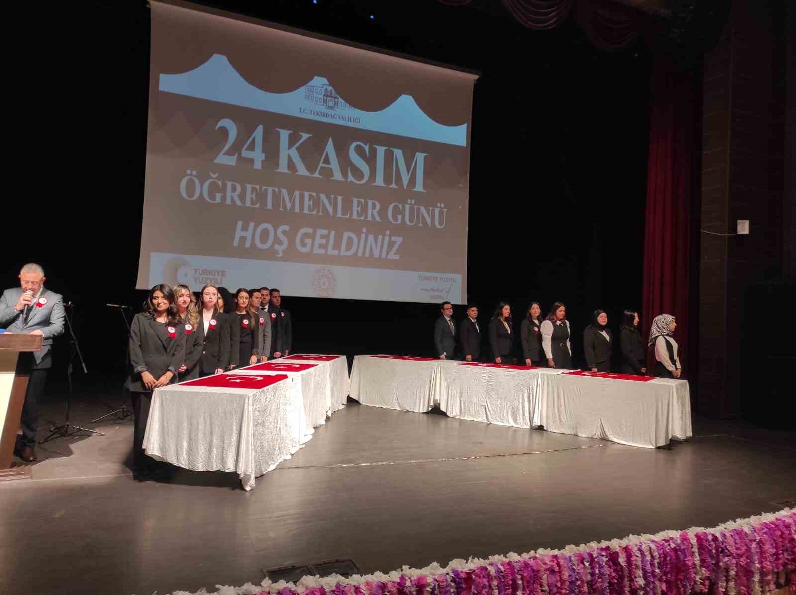 Tekirdağ&rsquo;da mesleğe yeni başlayan &ouml;ğretmenler yemin etti
