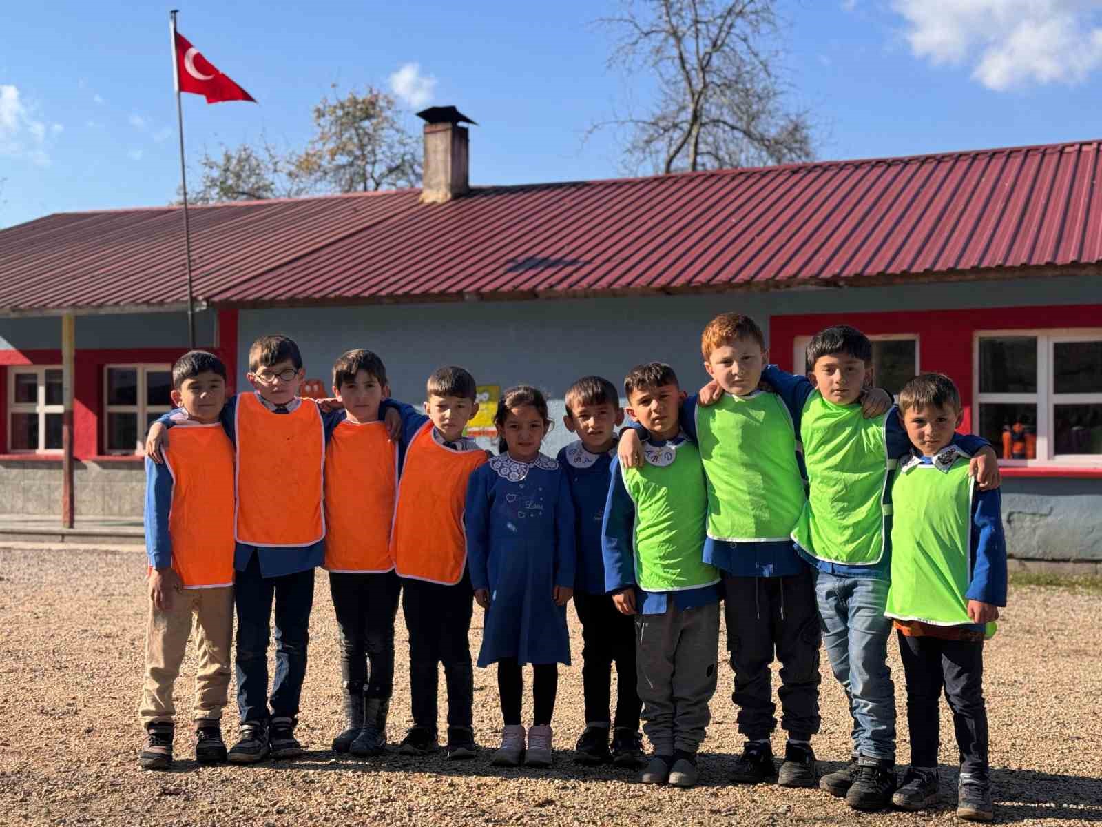 Başkan Güler’den öğretmen ve öğrencilere sürpriz