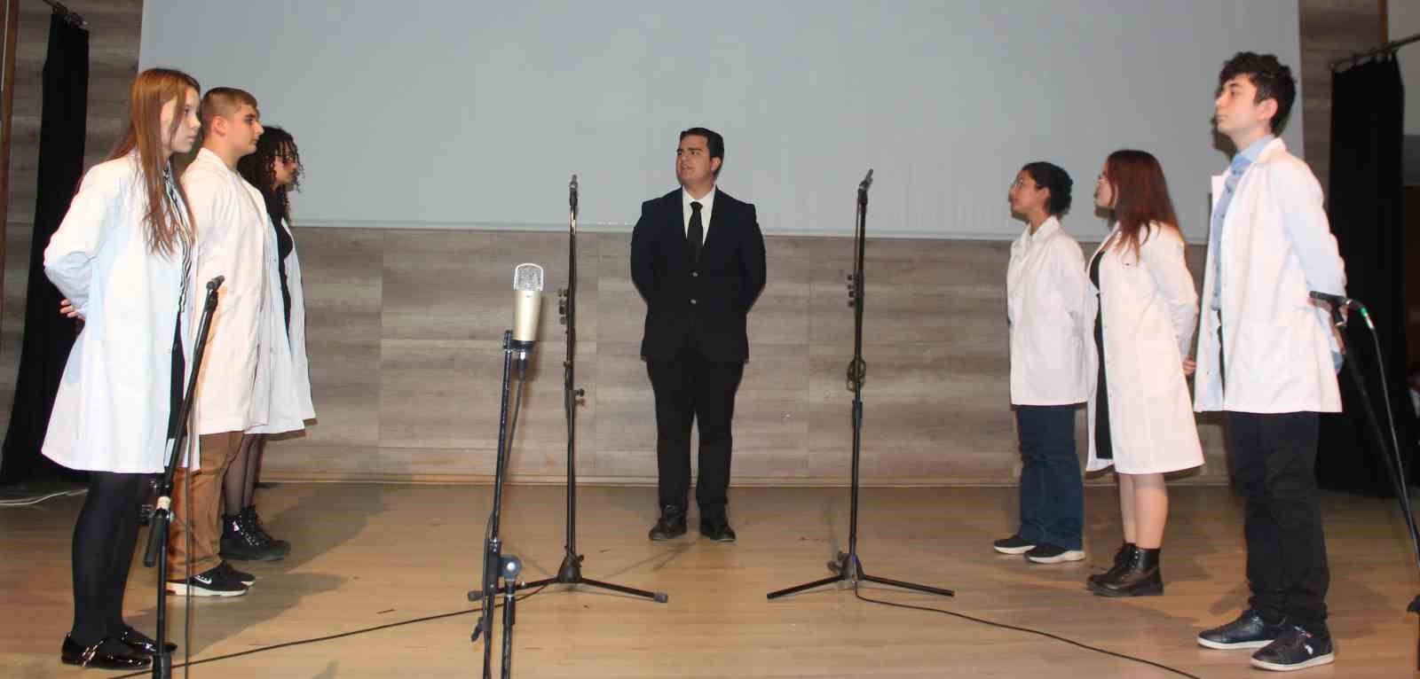 Emekli olan &ouml;ğretmenlere hizmet şeref belgesi verildi
