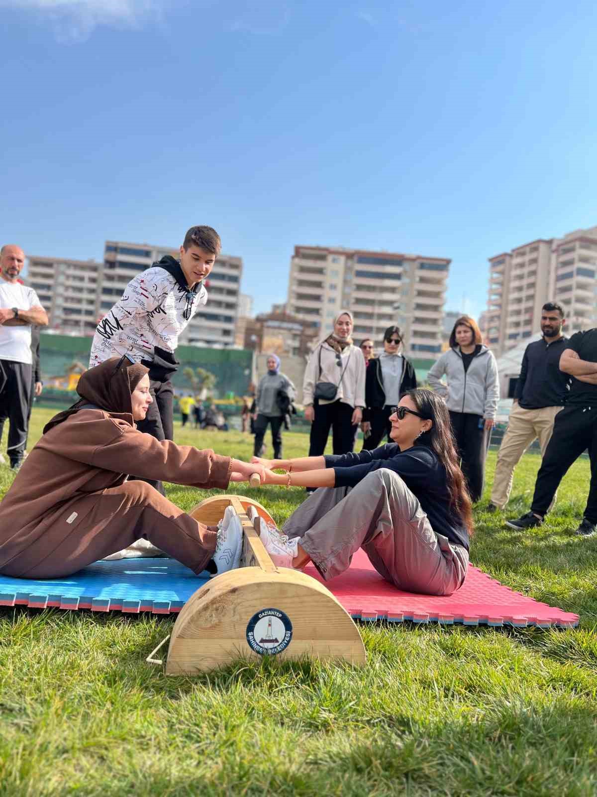 Tahmazoğlu, &Ouml;ğretmenler G&uuml;n&uuml;&rsquo;nde &ouml;ğretmenlerle bir araya geldi
