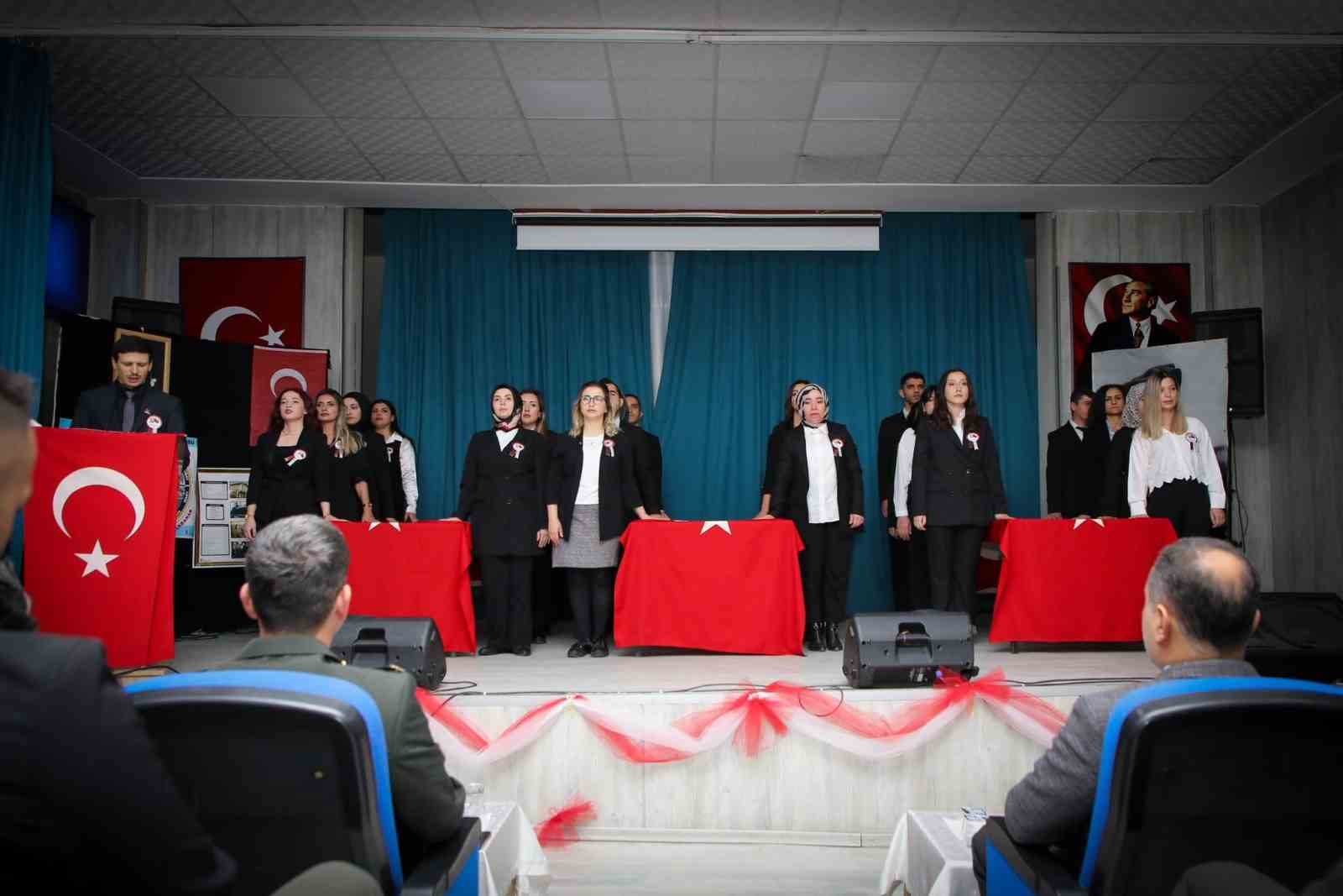 Hakkari&rsquo;de 24 Kasım &Ouml;ğretmenler G&uuml;n&uuml; kutlandı
