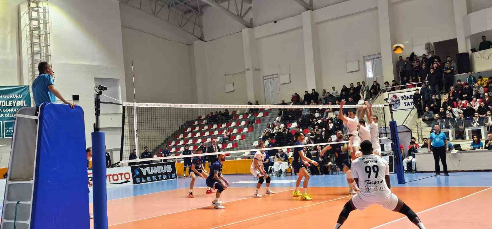 Efeler Ligi: T&Uuml;RŞAD: 3 - Arkasspor: 1
