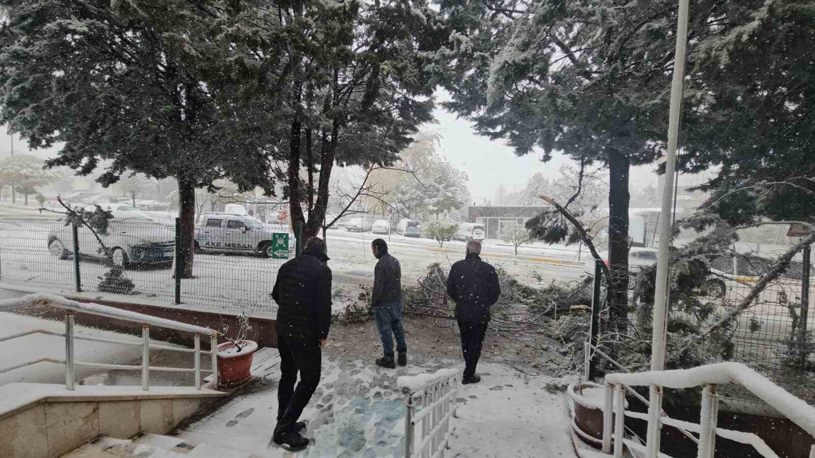 Malatya&rsquo;da kar yağışı etkili oluyor
