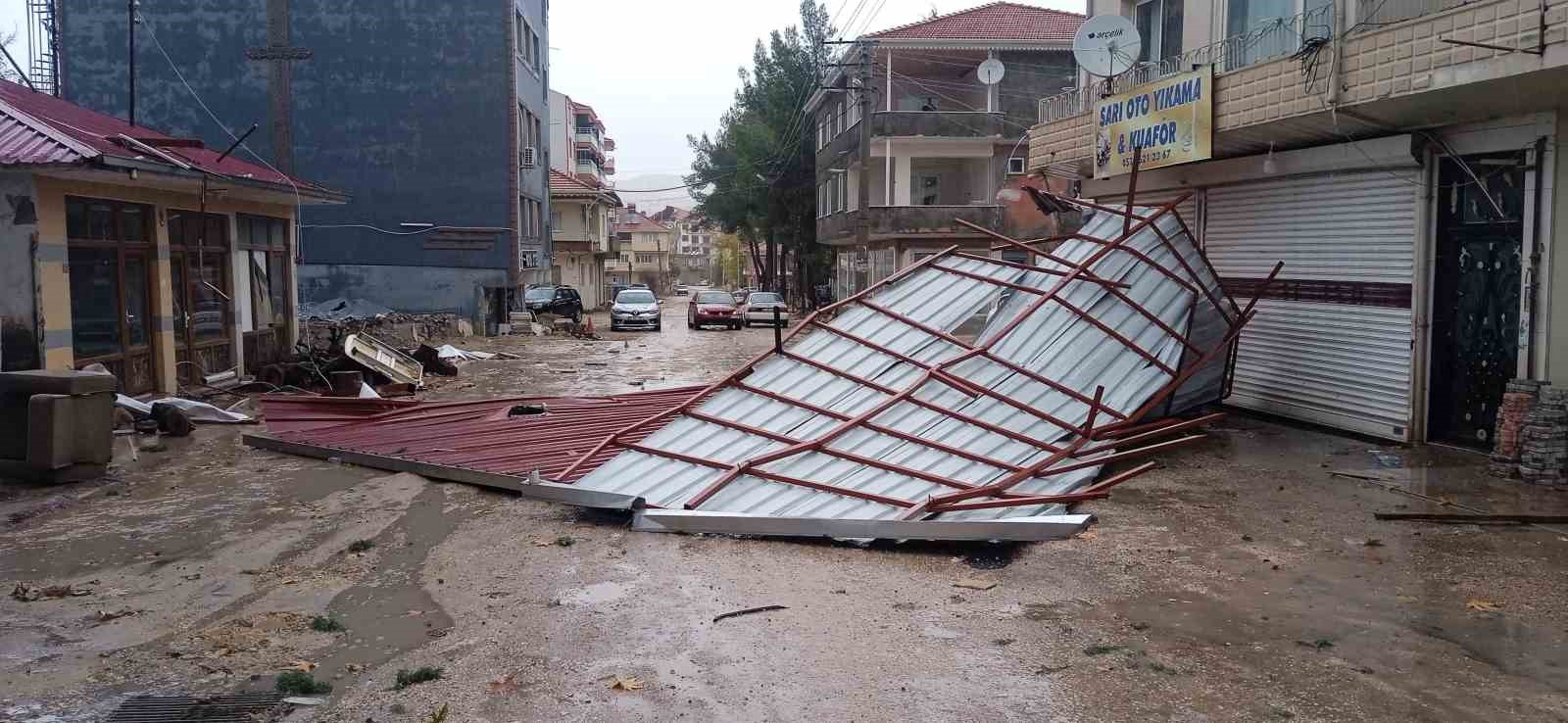 G&ouml;lbaşı il&ccedil;esinde &ccedil;atılar u&ccedil;tu
