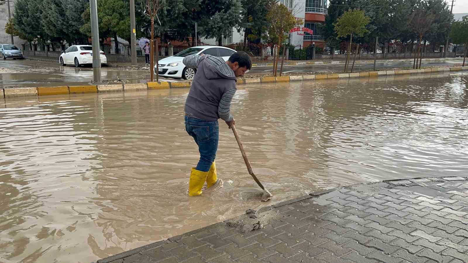 Adıyaman&rsquo;da sağanak yağış etkili oldu
