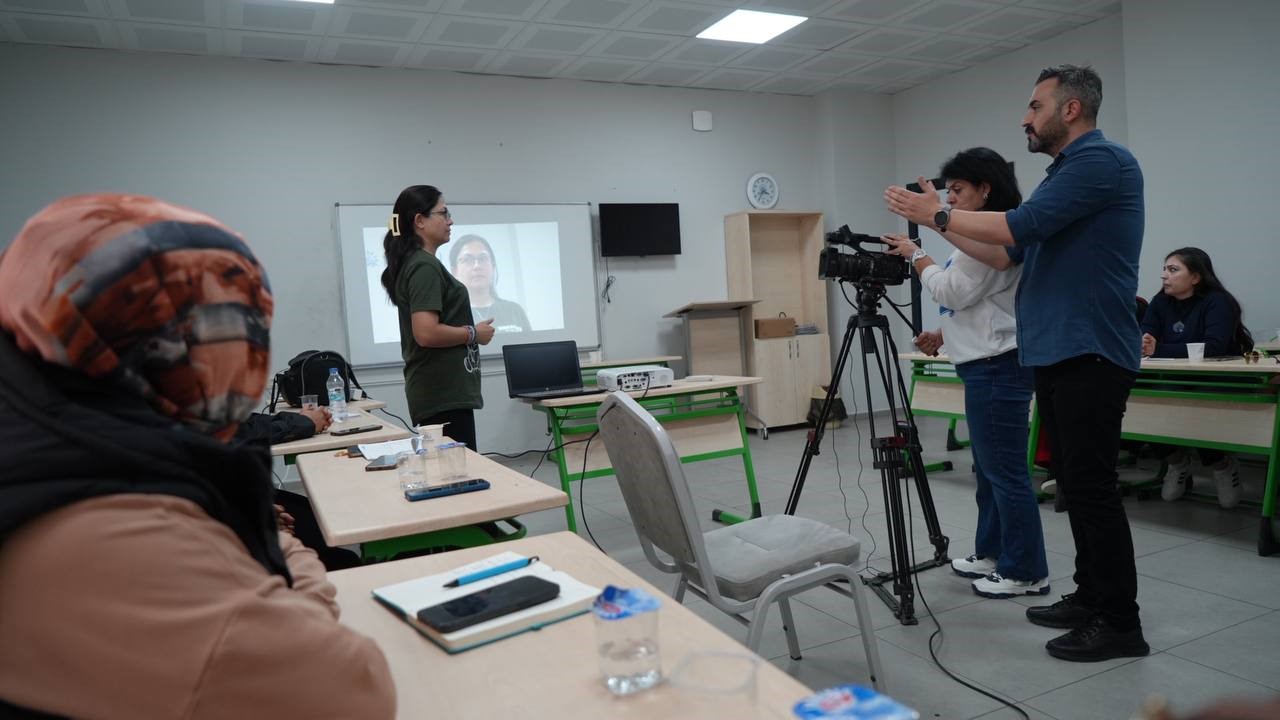 Belediyenin &lsquo;04.17 Belgesel Film At&ouml;lyesi&rsquo;nde kamera eğitimleri başladı
