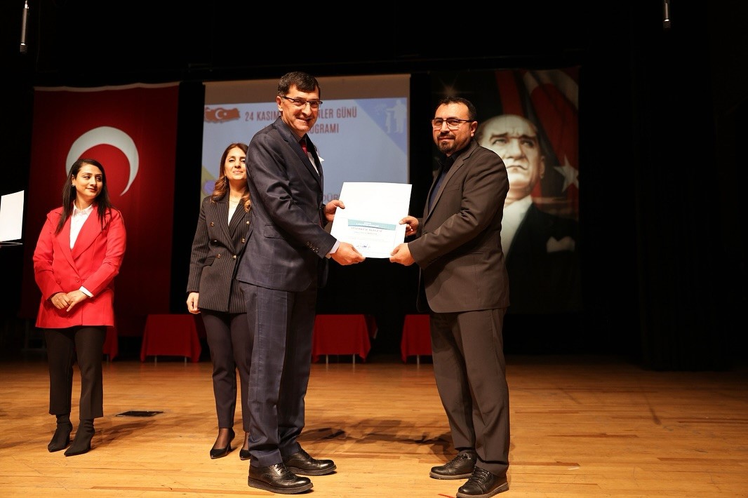 K&uuml;tahya&rsquo;da &Ouml;ğretmenler G&uuml;n&uuml; coşkuyla kutlandı
