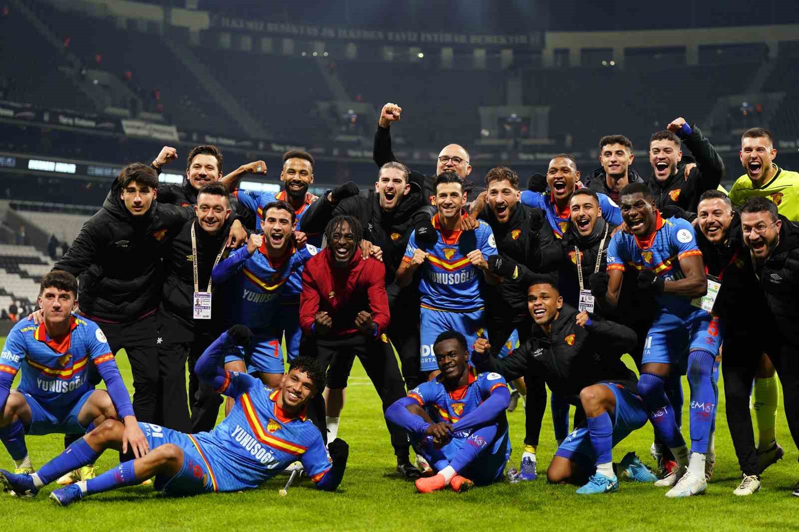 Trendyol S&uuml;per Lig: Beşiktaş: 2 - G&ouml;ztepe: 4 (Ma&ccedil; sonucu)
