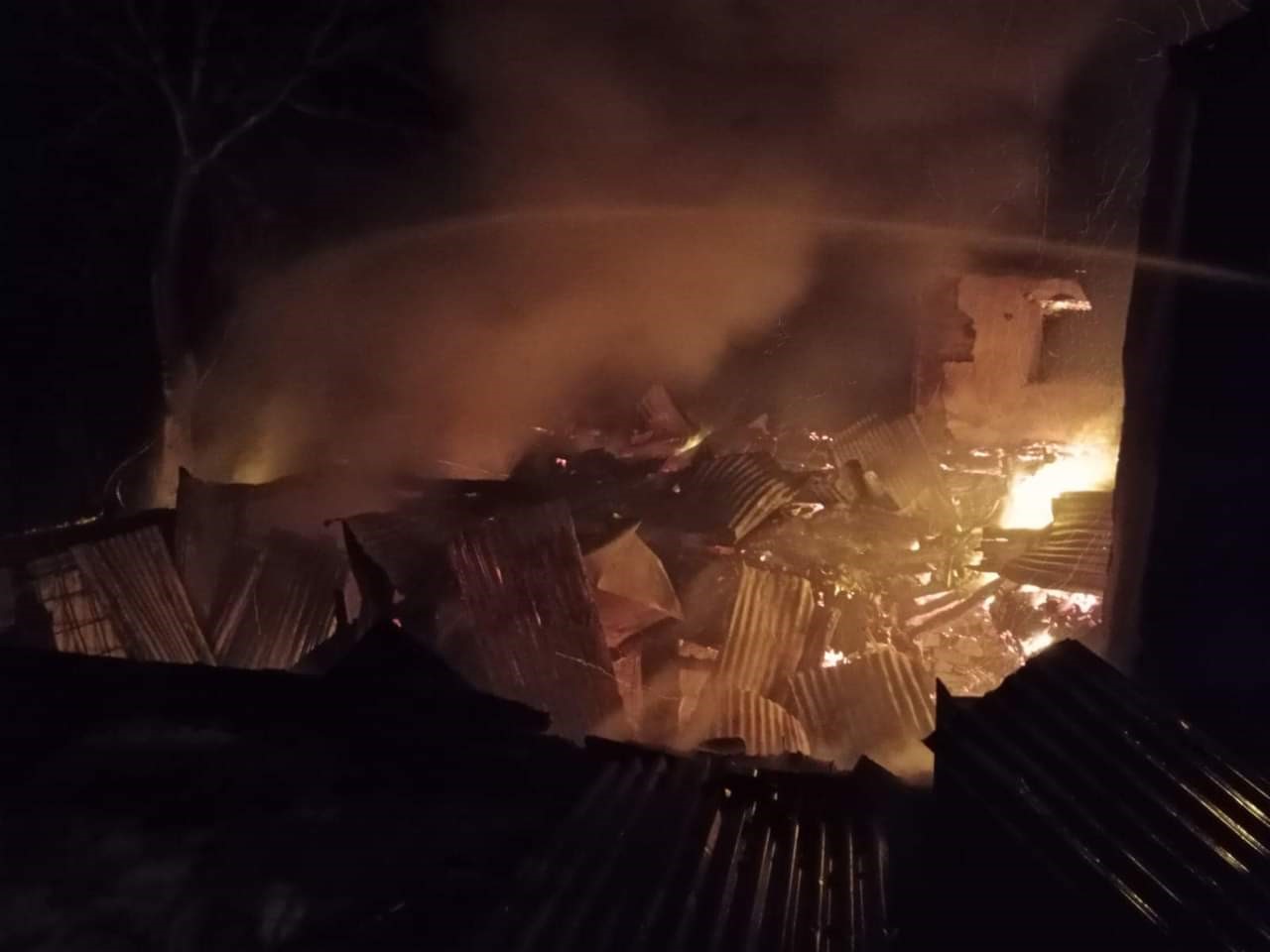 Artvin&rsquo;de 2 katlı ahşap evde yangın
